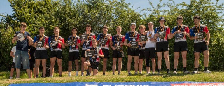 Die SG Hannover Nord United bejubelt nach der deutschen 7er-Meisterschaft den 2. Platz